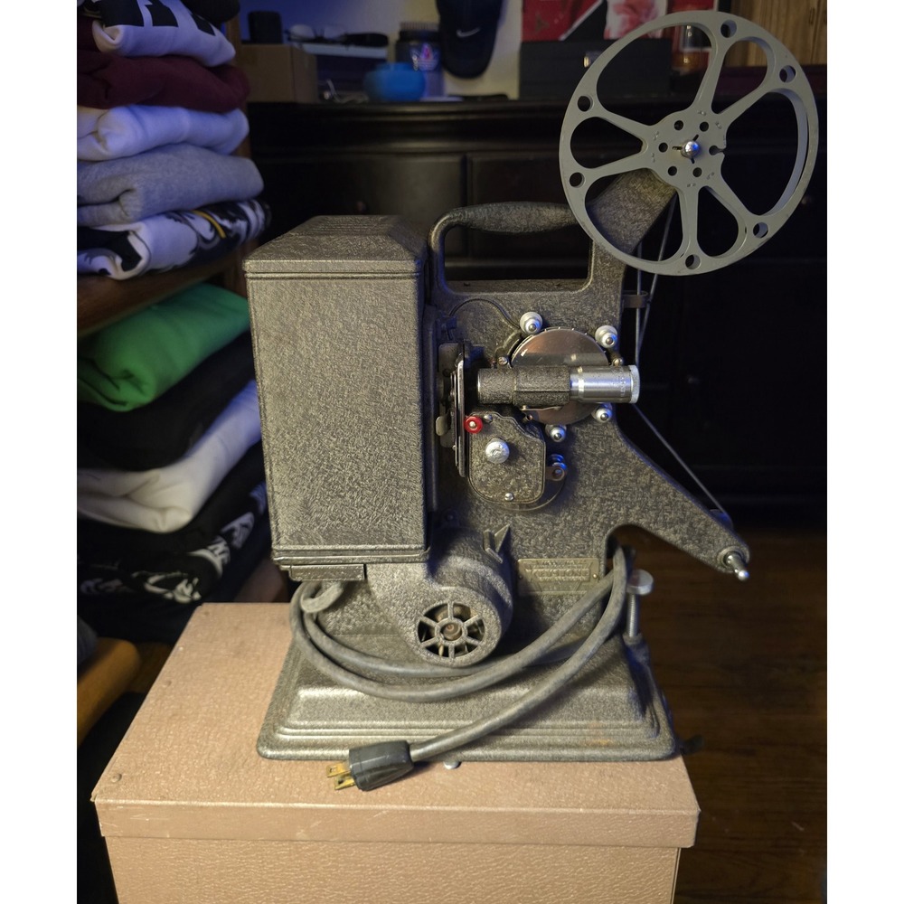 Vintage Revere 8mm Movie Projector Model 85 with‎ Case and Instructions